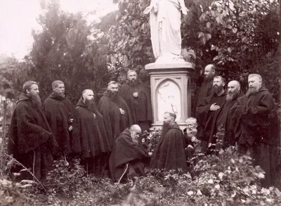 Zdjęcia bł. o. Honorata Koźmińskiego w Zakroczymiu razem ze współbraćmi.