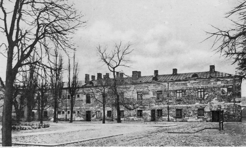 Zdjęcie z ok. 1934 roku wewnętrznej strony X Pawilonu Cytadeli Warszawskiej.